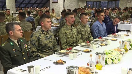 Akar ve komutanlar Mehmetçik ile iftar yaptı - ANKARA