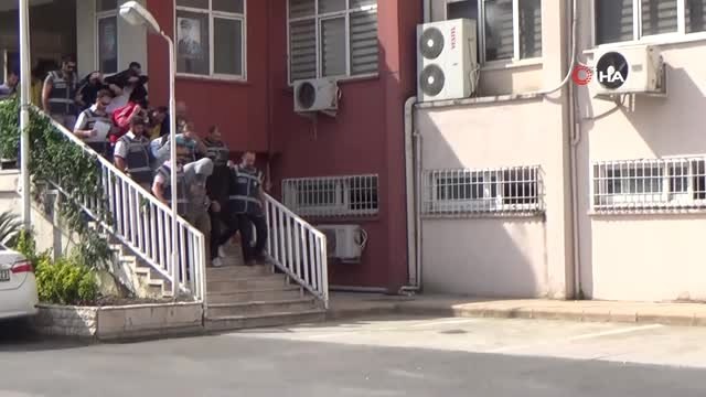 Hatay'da Fuhuş Çetesine Darbe: İş Vaadiyle Kadınlara Fuhuş Yaptıran 2'si Kadın 19 Kişi Gözaltına...