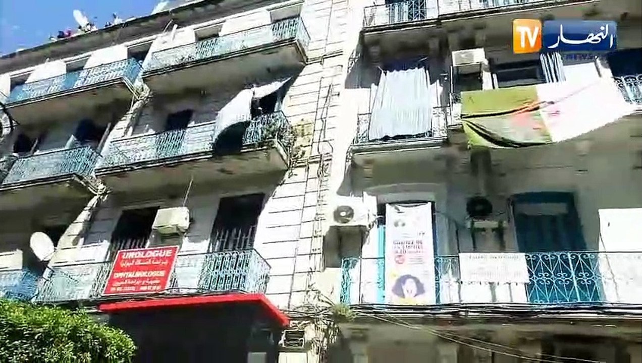 الحراك الشعبي: سكان العمارات يرشون الماء على المتظاهرين في الجمعة 12