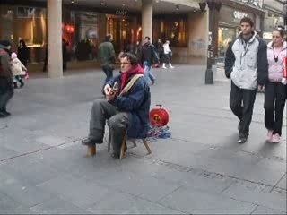 Belgrade Day 1 chanteur dans la rue