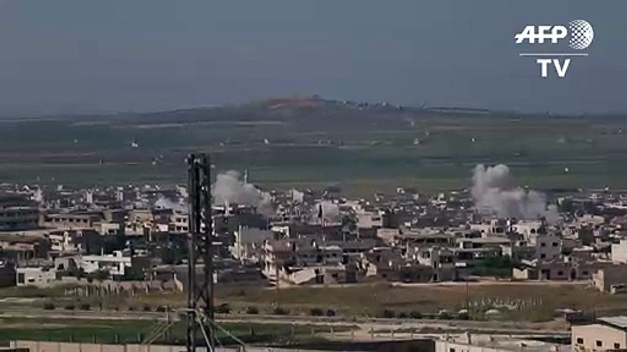 القصف يتواصل على بلدة خان شيخون في محافظة إدلب