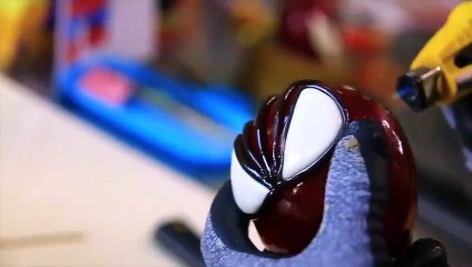 Ce pâtissier construit un Spiderman en sucre soufflé