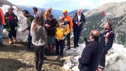 Uçurumdan yuvarlanan kayıp gazetecinin arama çalışmaları