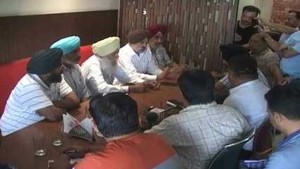 VIDEO: गुजरात से आए किसान पंजाब में बोले- मोदी सरकार ने जीना किया मुहाल, अब वोट न दें