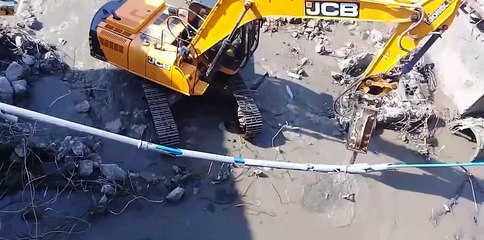 Excavator Breaking Bridge Slab and Working on Sticky Mud (2)