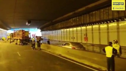 Inundación de agua en la M14 de Madrid