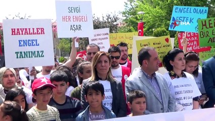 Engelliler seslerini bando eşliğinde duyurdu