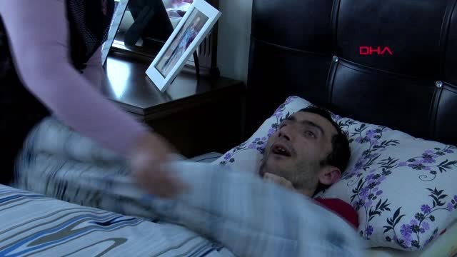 Hayatını, Yatağa Bağımlı Yaşayan 3 Çocuğuna Adadı