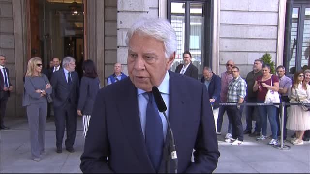 Felipe González destaca la capacidad e inteligencia de Rubalcaba