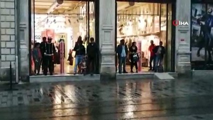 İstanbul'da etkili olan yağmur vatandaşlara zor anlar yaşattı