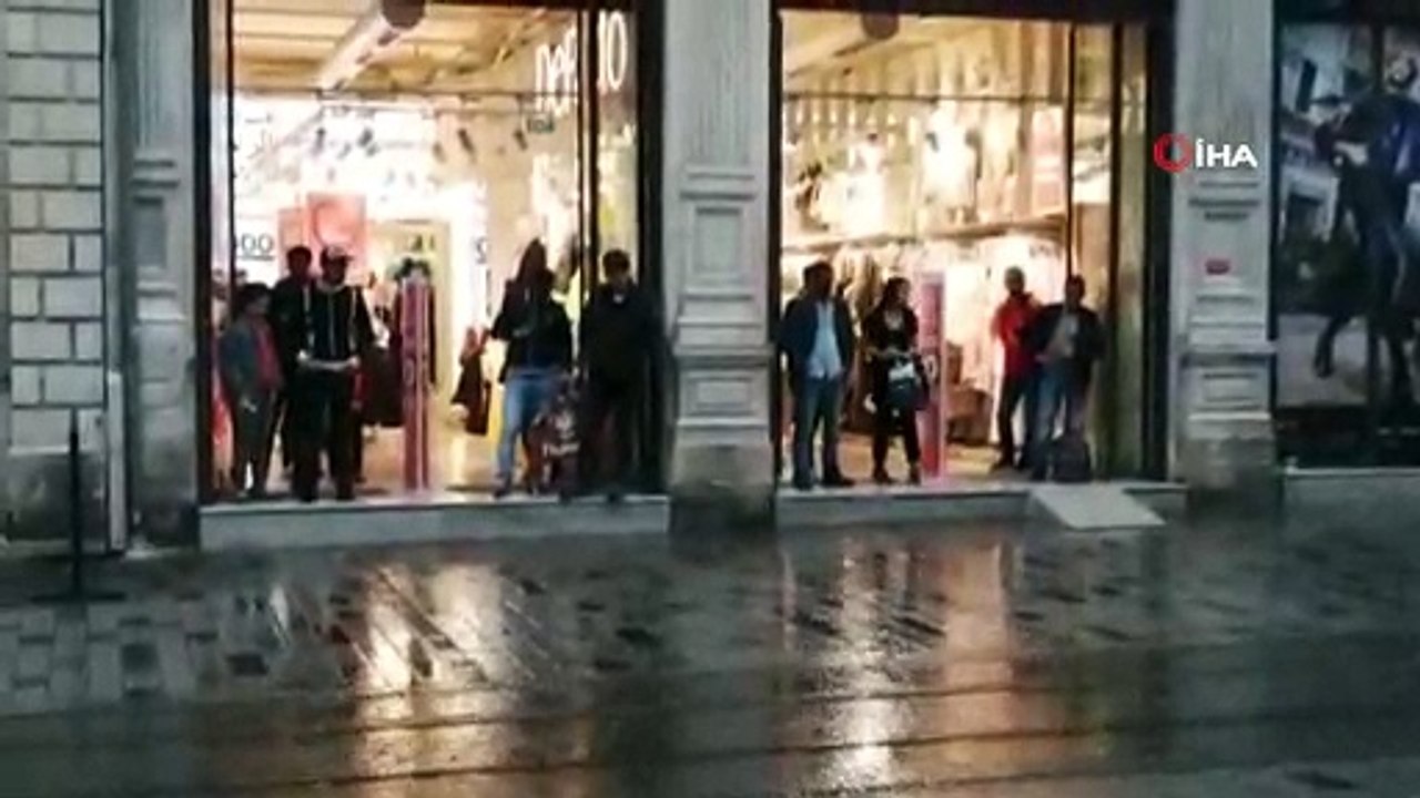 İstanbul'da etkili olan yağmur vatandaşlara zor anlar yaşattı