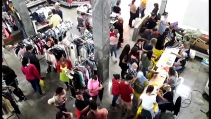 Bazar com preços populares é realizado na Rua Paraná, no centro de Cascavel