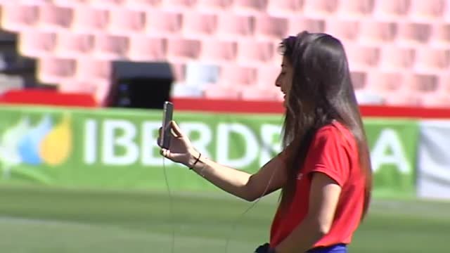 Toma de contacto con el césped antes de la final de la Copa de la Reina
