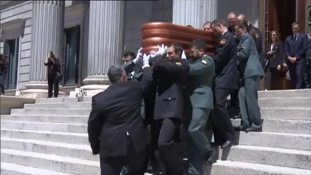 Emotiva despedida a Rubalcaba en el Congreso