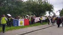 Strasbourg: manifestation des gilets jaunes devant le PMC, où se tient le meeting des européennes de LREM