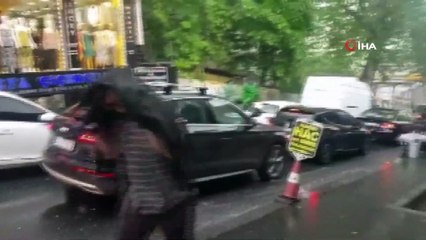 İstanbul'da Etkili Olan Yağmur Vatandaşlara Zor Anlar Yaşattı