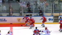 Hockey - Les pieds dans le tapis, Vladimir Poutine chute lors d'un match de gala