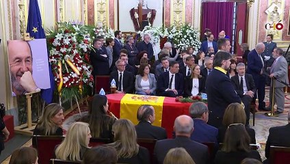 Unas 8.000 personas se han despedido de Rubalcaba en la capilla ardiente del Congreso