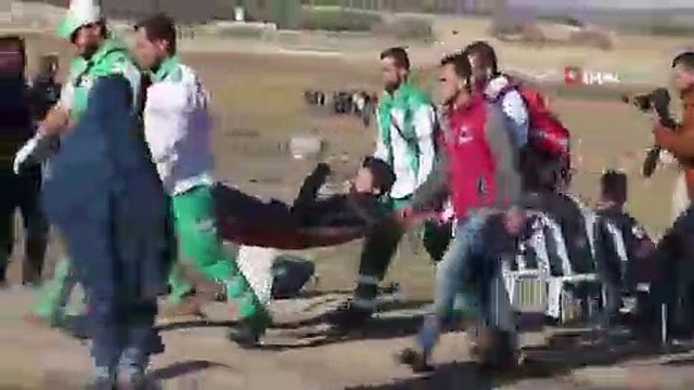 İsrail askerleri Filistinli bir aileyi darp etti