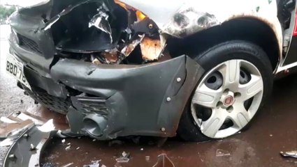 Acidente envolve três veículos na Rua Pernambuco, no centro