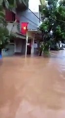 Ba Chẽ, Quảng Ninh, đi xuồng trên phố, mưa biến đường thành sông