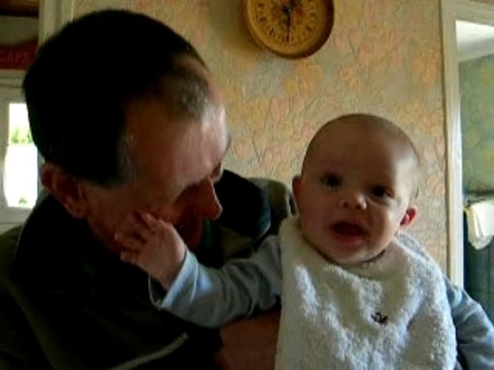 6 mois avec son grand pere