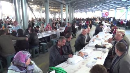 Kapalı Pazar Yerinde 3 Bin Kişiye İftar Yemeği