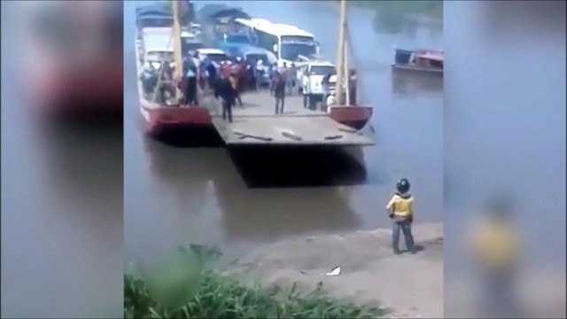 Un homme trop pressé passe à 2 doigts du drame... Chanceux