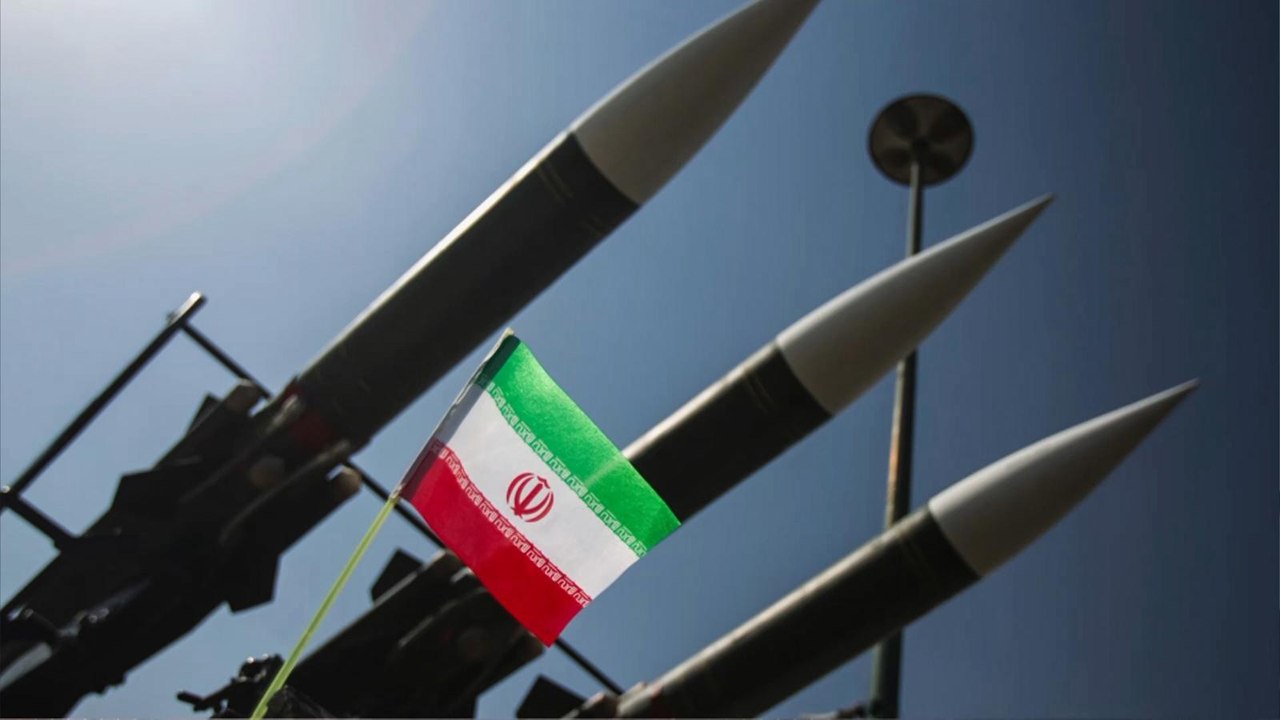 مقاتلات ورقم هاتف للحوار.. ماذا يريد ترامب من إيران؟