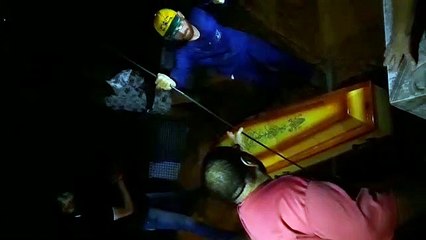 Coveiro atrasa e aposentado é enterrado com cemitério fechado no ES