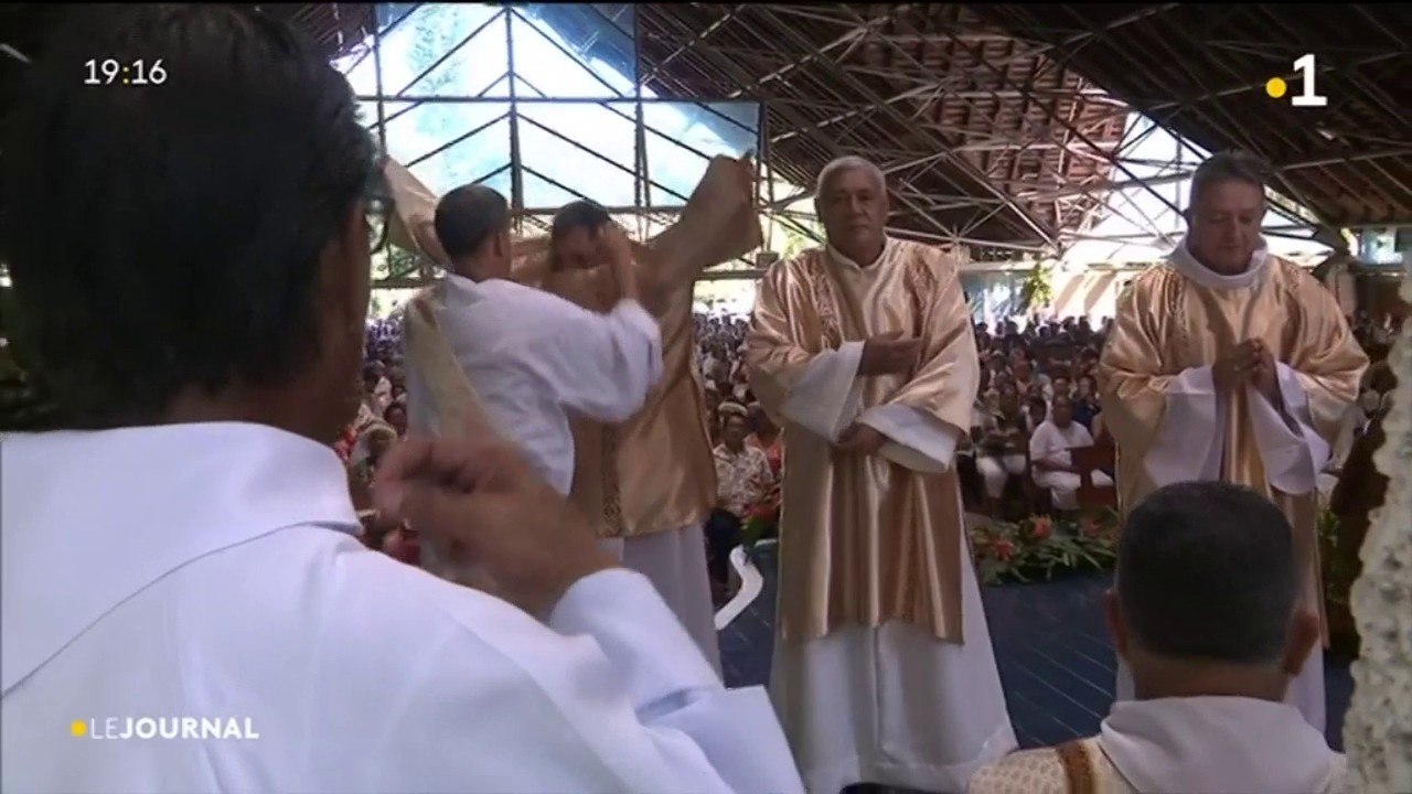 Trois nouveaux diacres pour le diocèse de Papeete