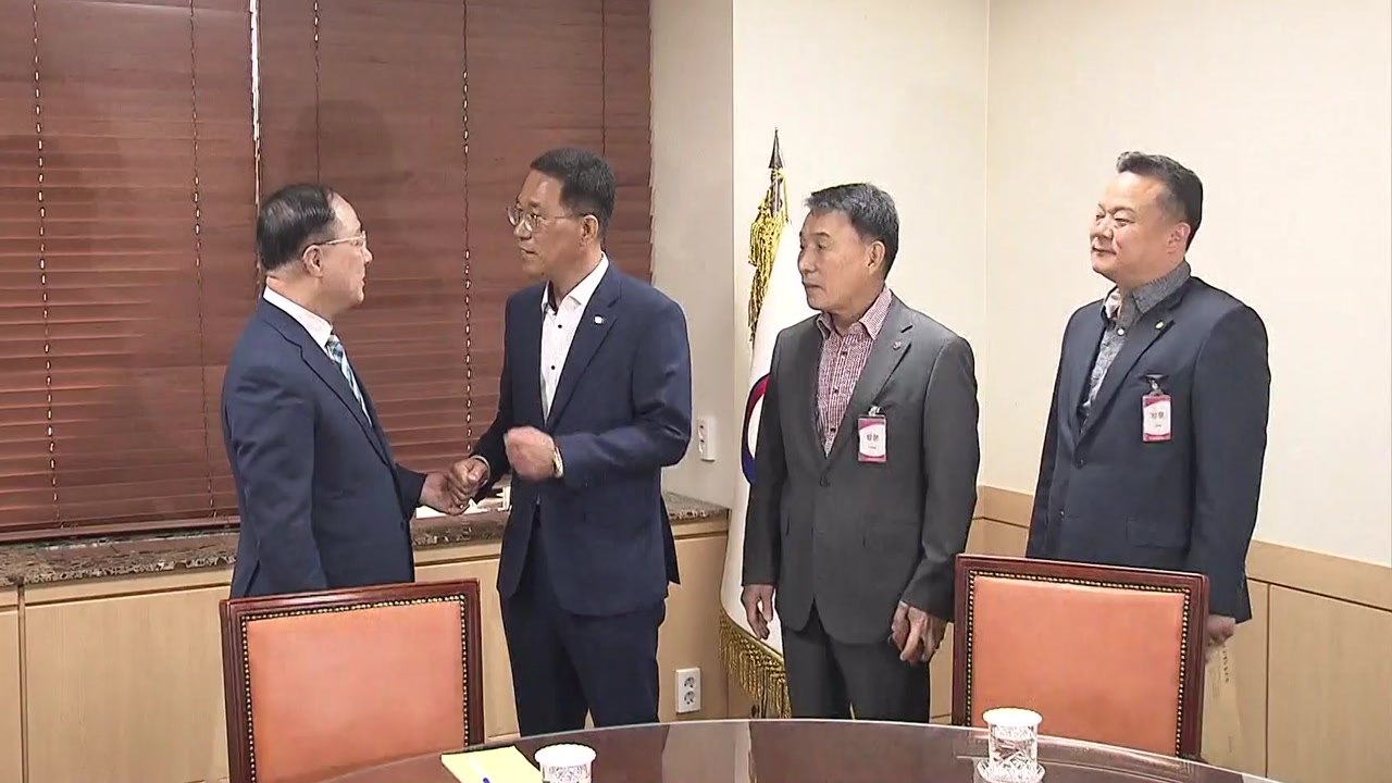 버스노조 "부총리, 버스 공공성 위한 정부 역할 검토 언급" / YTN