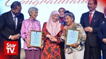 Wan Azizah pays tribute to nurses