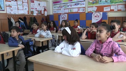 'Balık pulu' hastası kızın on parmağında on marifet - ESKİŞEHİR