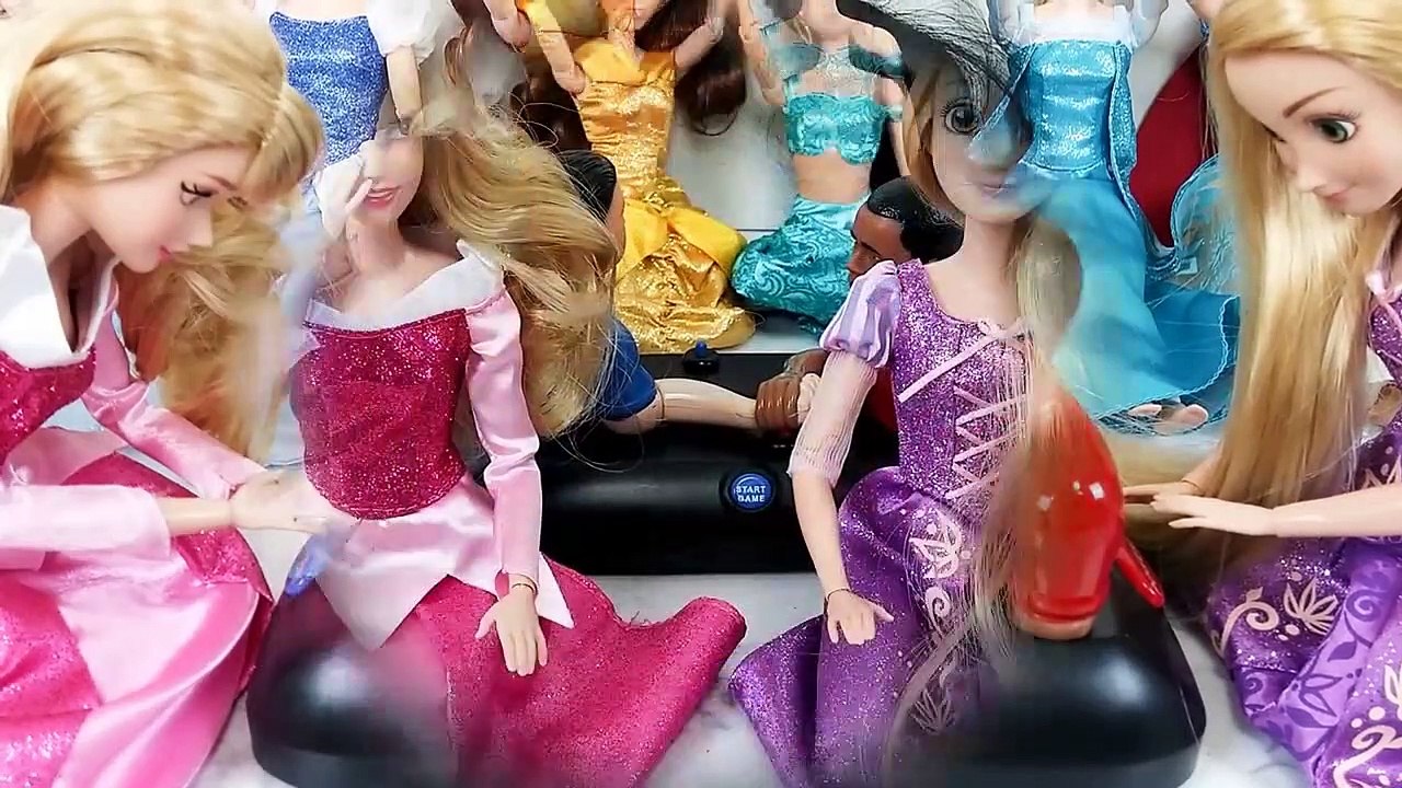 Disney Princess Doll Frozen Elsa and Anna Barbie Arm Wrestling Toy دمية باربي الذراع المصارعة لعبة | Karla D.