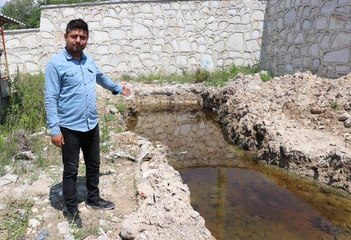 Denizli'deki Depremden Sonra Oluşan Yarıktan Zehirli Su Akıyor