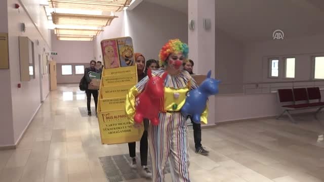 Köy Köy Gezip İyilik Dağıtıyorlar