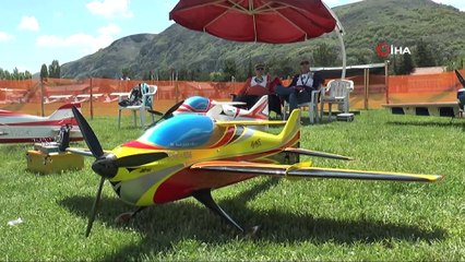 Model Uçaklar İnönü semalarını süsledi