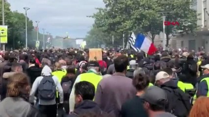 Sarı Yelekliler Gösterilerinin 26. Haftası Paris'te Sakin Lyon ve Nantes'de Olaylı Geçti