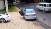 Un homme échappe à un carjacking en Afrique du Sud