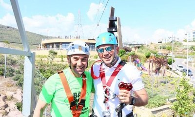 İzmir Büyükşehir Belediye Başkanı Tunç Soyer, zipline yaptı