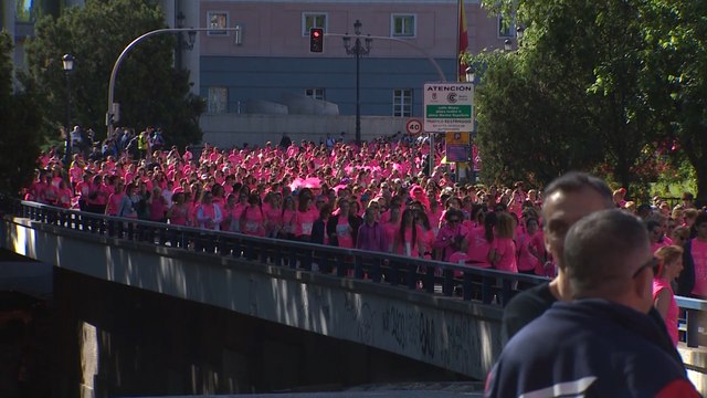 La Marea Rosa llena de corredoras Madrid