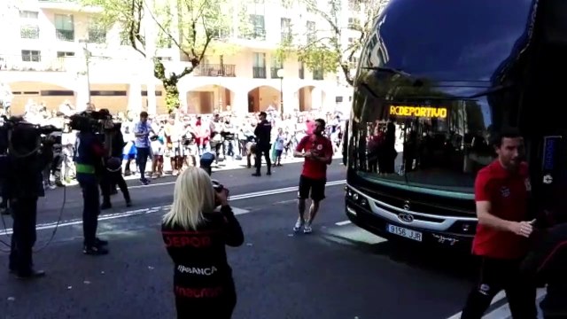 Deportivo-Cádiz: Llegada del autobús del Dépor