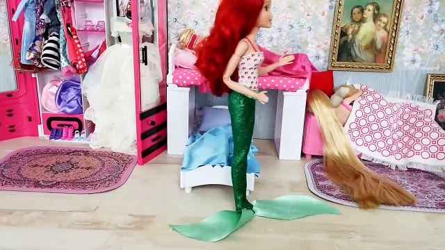 Barbie Little Mermaid Ariel Rapunzel Bunk Bed House Kitchen Breakfast Morning Routine | Karla D.