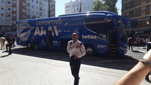 Valencia-Alavés: Llegada del Alavés a Mestalla
