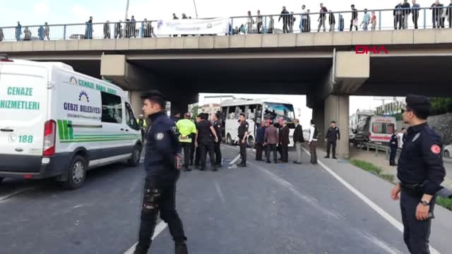 Kocaeli Hafif Ticari Araç İşçi Servisine Çarptı 1 Ölü, 15 Yaralı