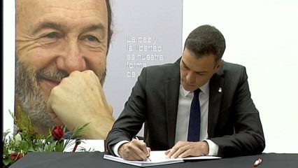 Pedro Sánchez: "Alfredo, encarnas lo que el PSOE ha representado y representa"