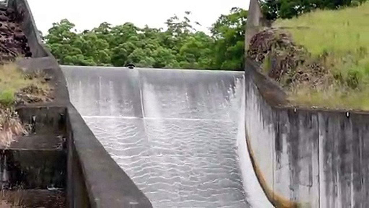 Un toboggan à eau complètement fou : sortie de barrage