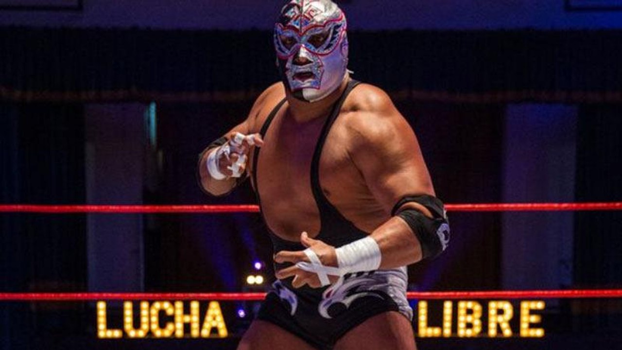 شاهد: نجم المصارعة سيلفر كينغ يفارق الحياة وسط الحلبة