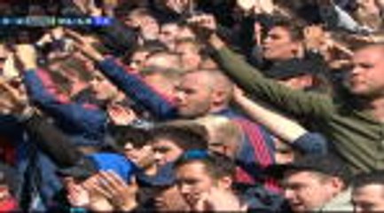 Van Persie given guard of honour as he says goodbye to football